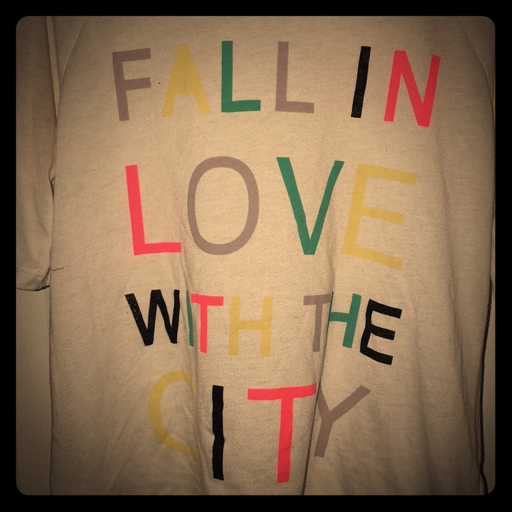 “Fall in love with the city🌃❤️”